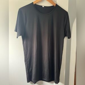 Uniqlo Airism t-shirt